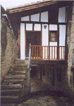 Calle soportalada en Pumare&ntilde;a