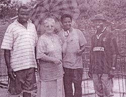 Pilar con otros miembros de la misi&oacute;n